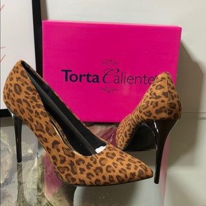Torta C Pointed-Toe Shoe Size 8 Leopard Print